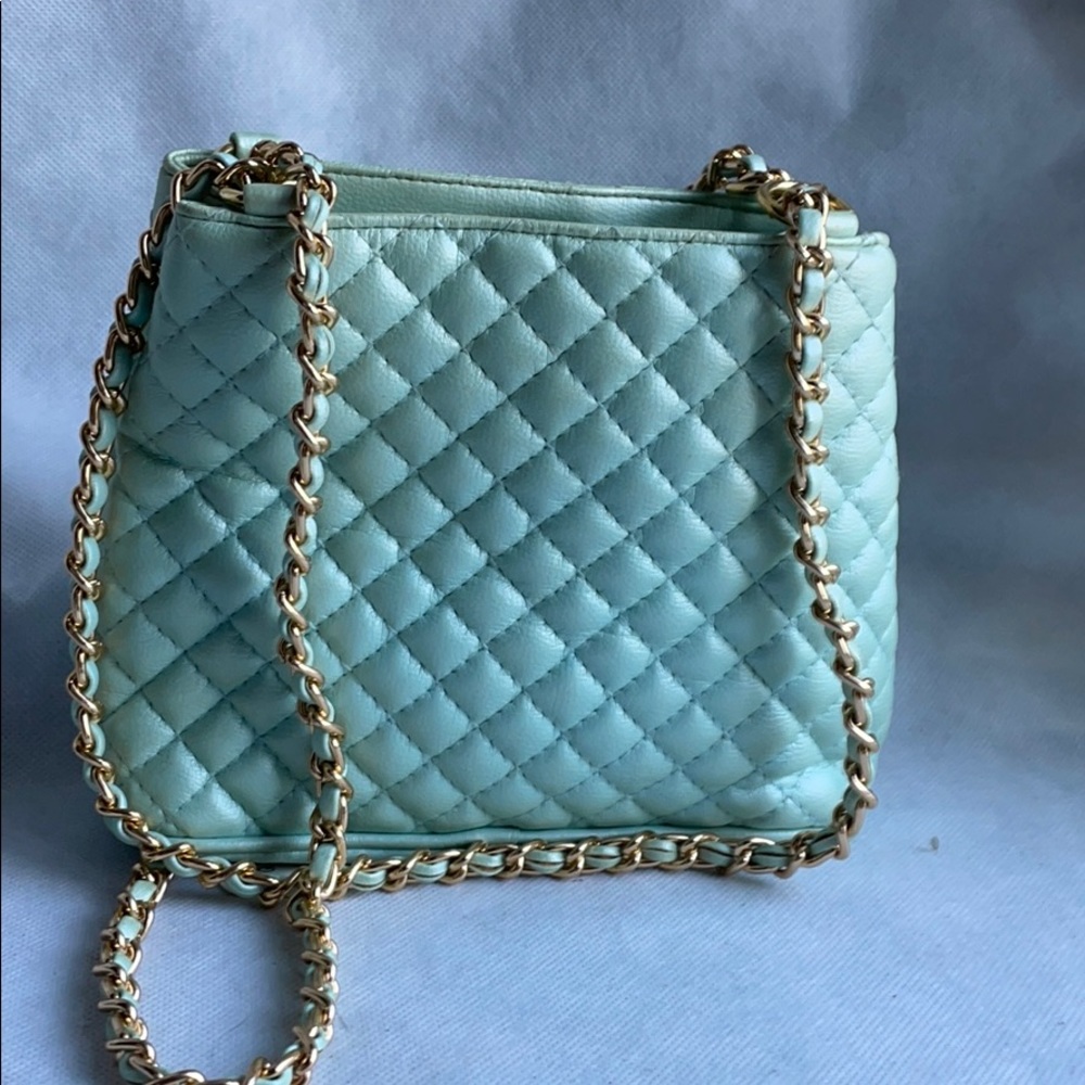 Lovely vintage seafoam green quilted chain purse